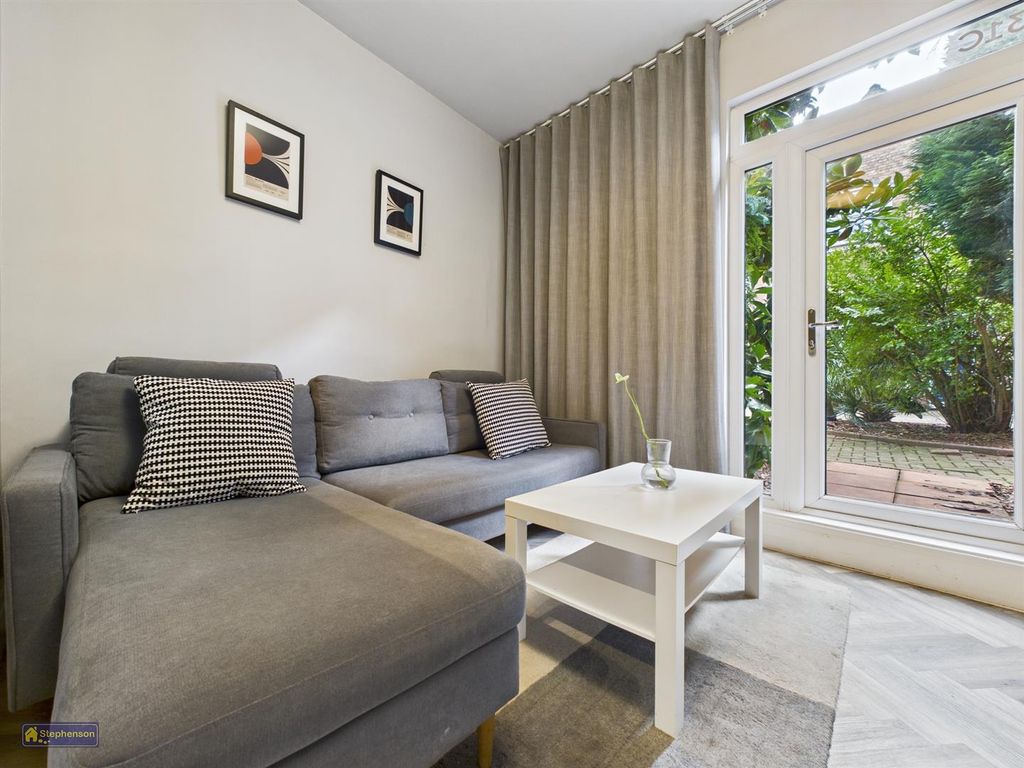 Property photo 3 of 10 Living Room