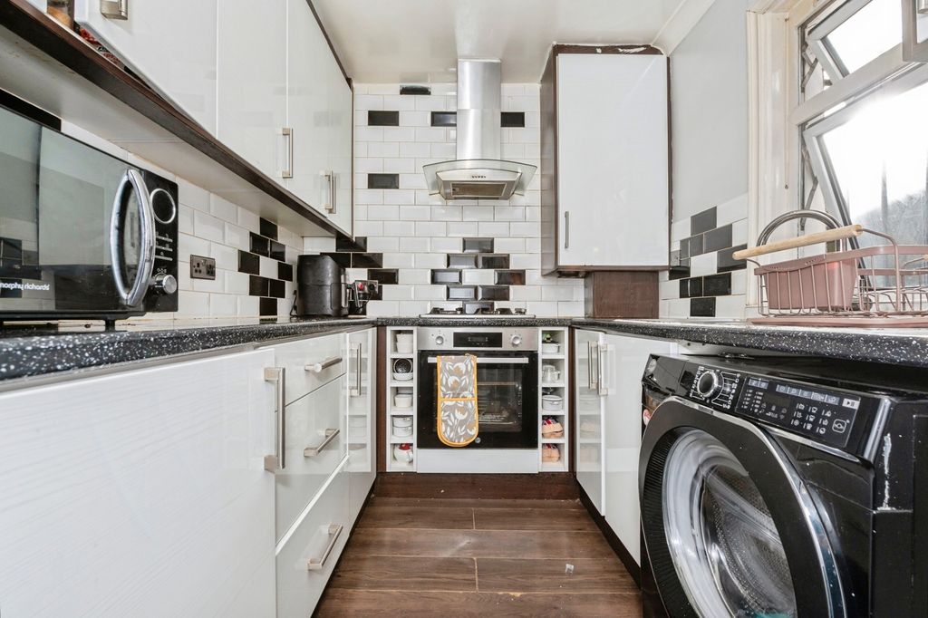 Property photo 2 of 16 Picture