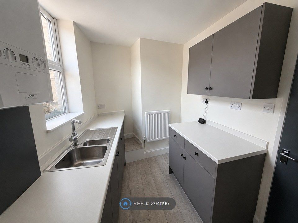 Property photo 3 of 9 Kitchen