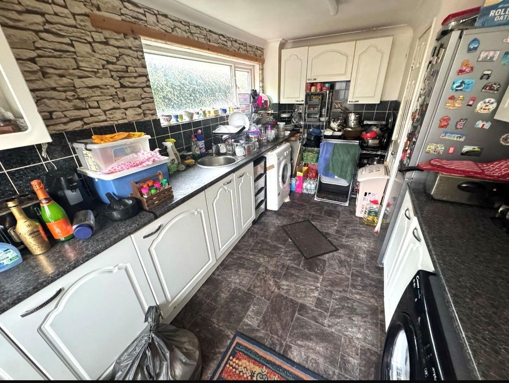Property photo 2 of 7 Kitchen.Jpg