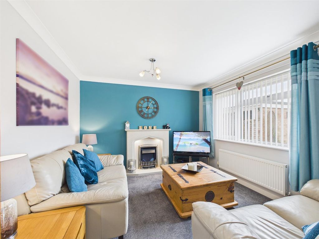 Property photo 3 of 16 Sitting Room