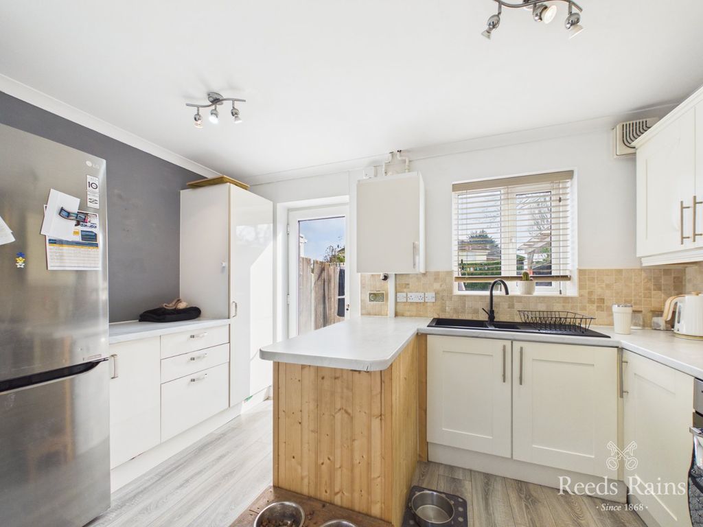 Property photo 3 of 15 Kitchen