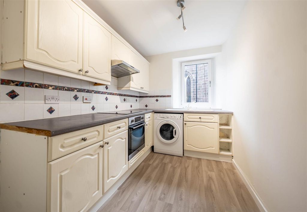 Property photo 3 of 12 Kitchen