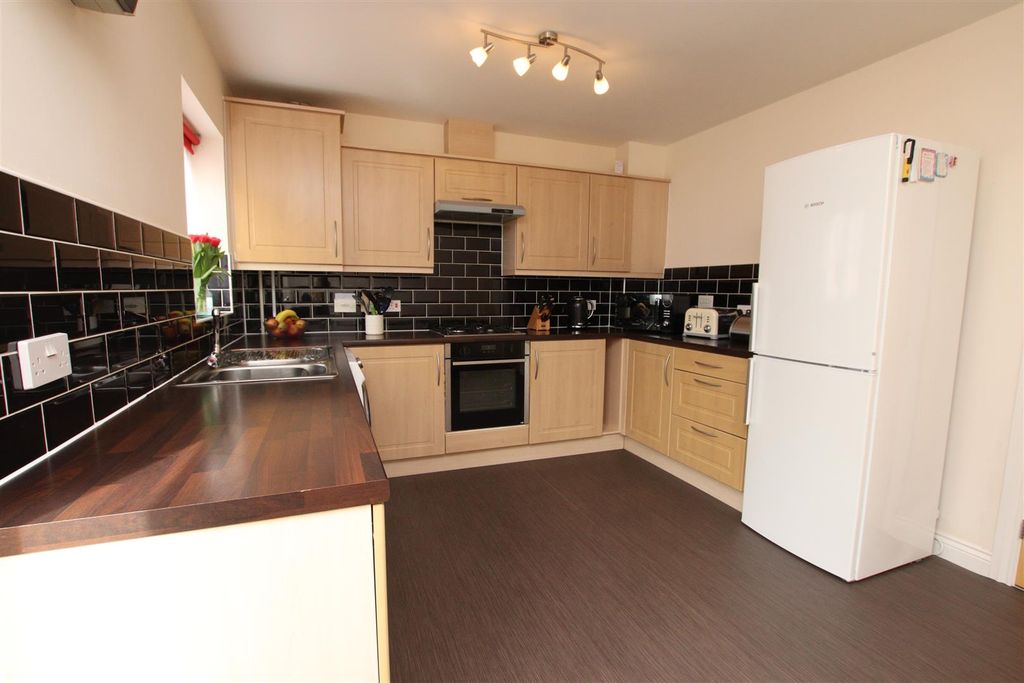 Property photo 3 of 16 Kitchen.Jpg