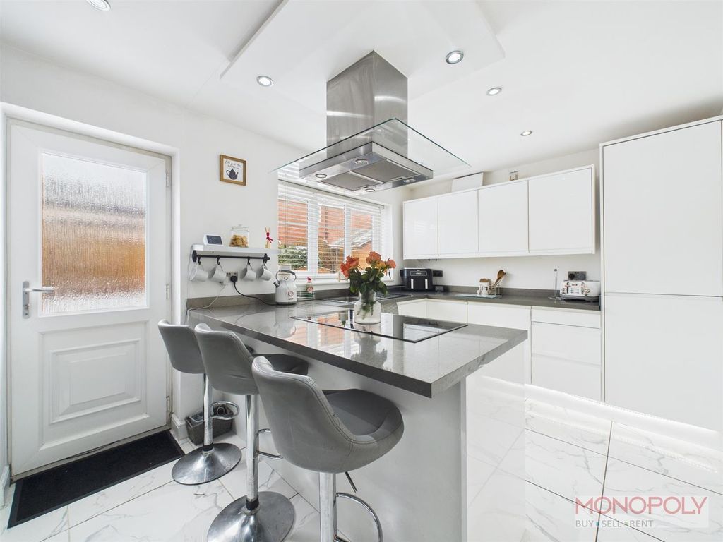 Property photo 3 of 20 Cam01943G0-Pr0590-Still007.Jpg