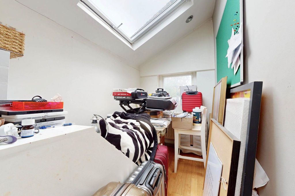 Property photo 3 of 11 E_Vrex2W.Jpeg