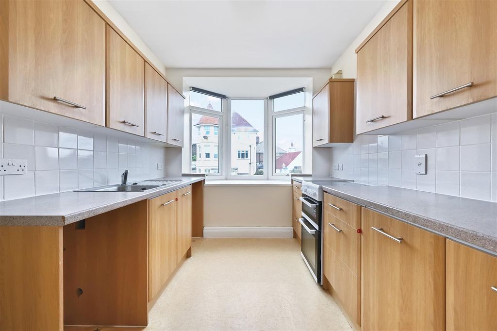 Property photo 3 of 15 Bedford Lodge - Tn40 1Pr - Photos (1).Jpg