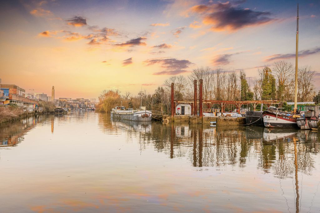 Property photo 2 of 9 Riverside