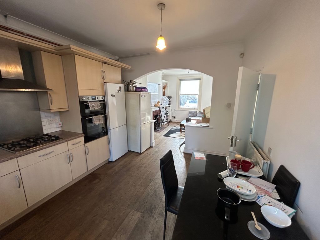 Property photo 2 of 6