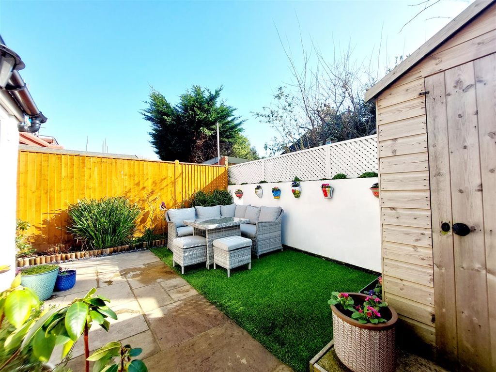 Property photo 2 of 13 Garden