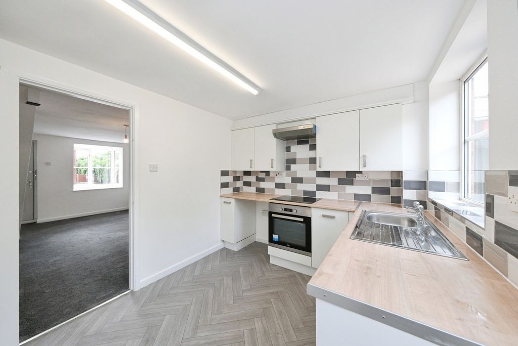 Property photo 3 of 11 Pbox-Img.Jpg