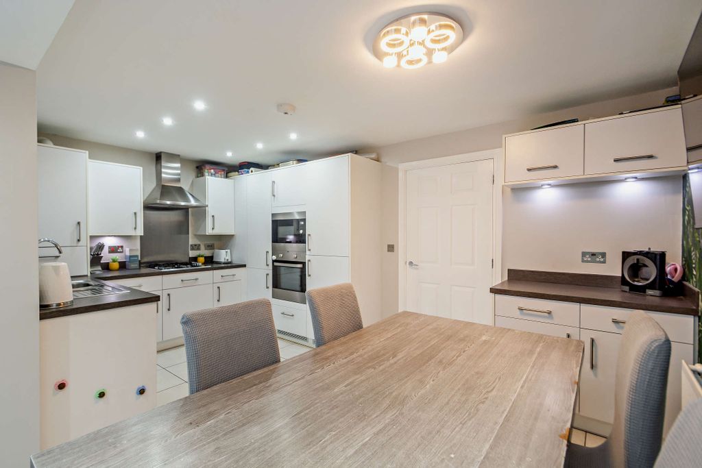 Property photo 3 of 19 Kitchen / Dining