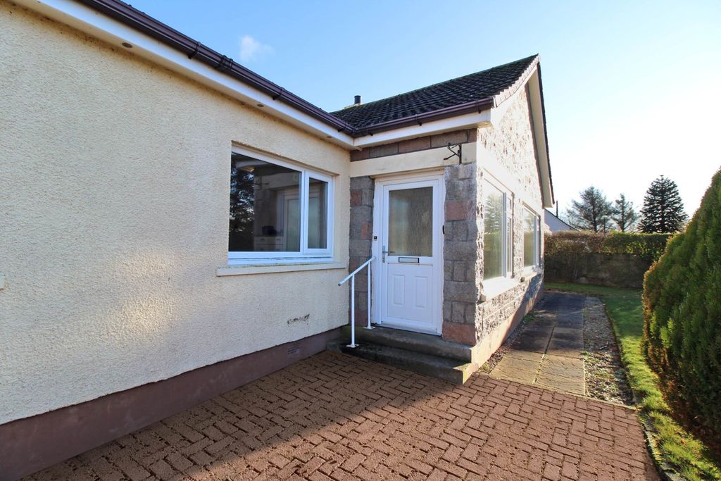 Property photo 2 of 31