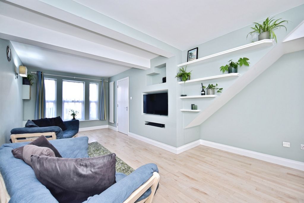 Property photo 3 of 16 Pbox-Img.Jpg