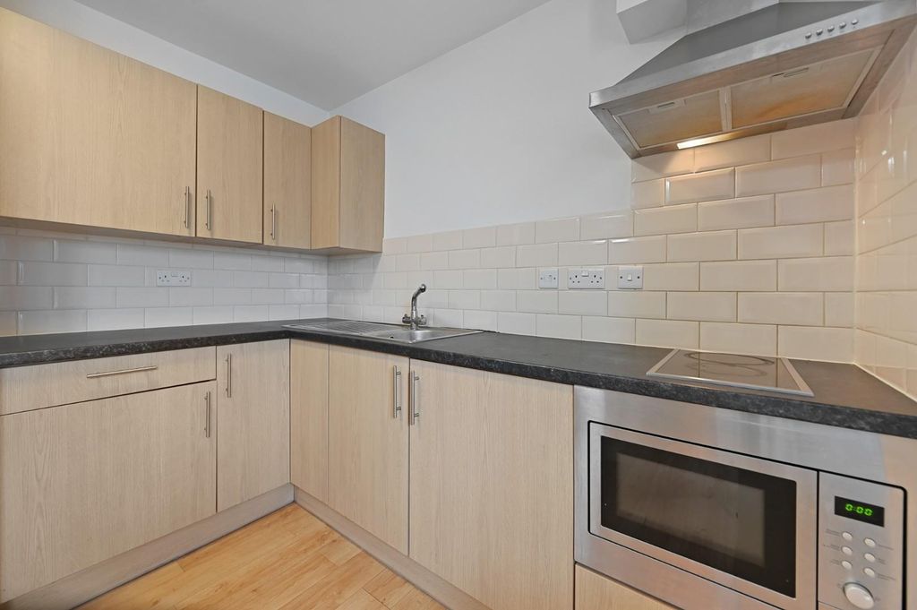 Property photo 2 of 6 Rcfbl- Fshepherds Bush Road- Kitchen 3 (1).Jpg