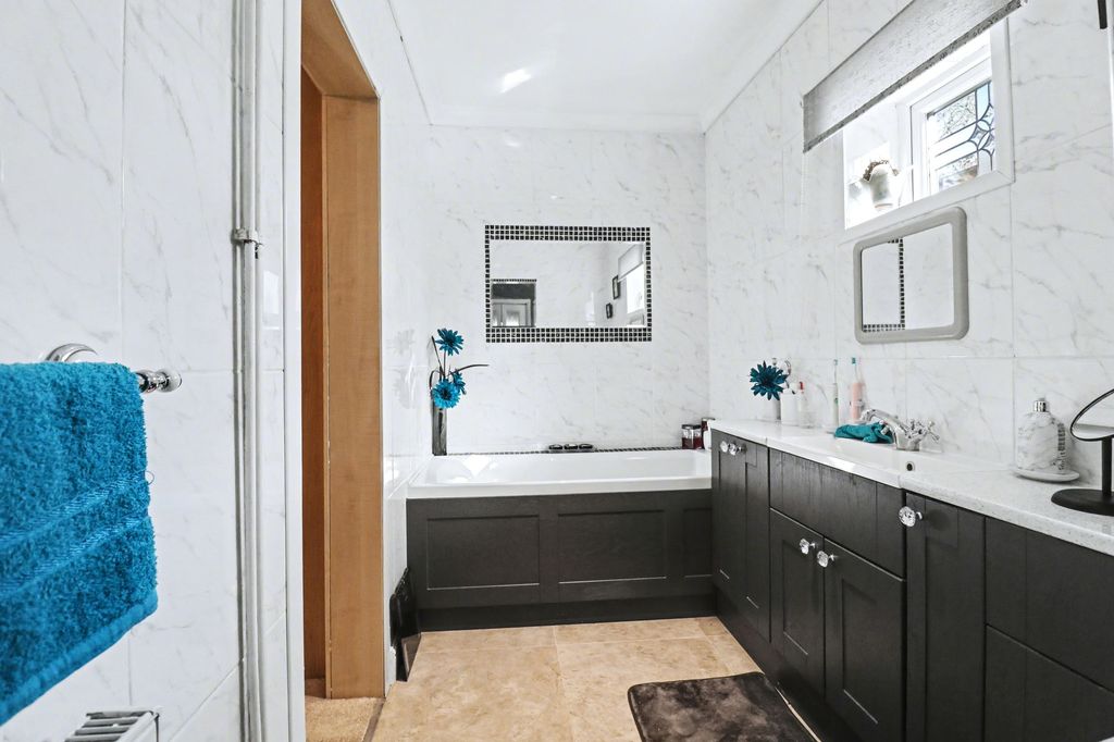 Additional image 12 of 4 bed detached bungalow for saleBotley Road, West End SO30