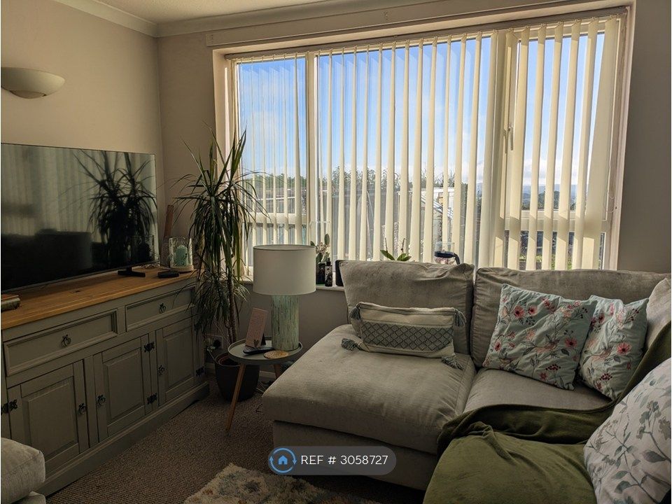 Property photo 1 of 7 Bright Living Room, Looking Out Onto Gardens.