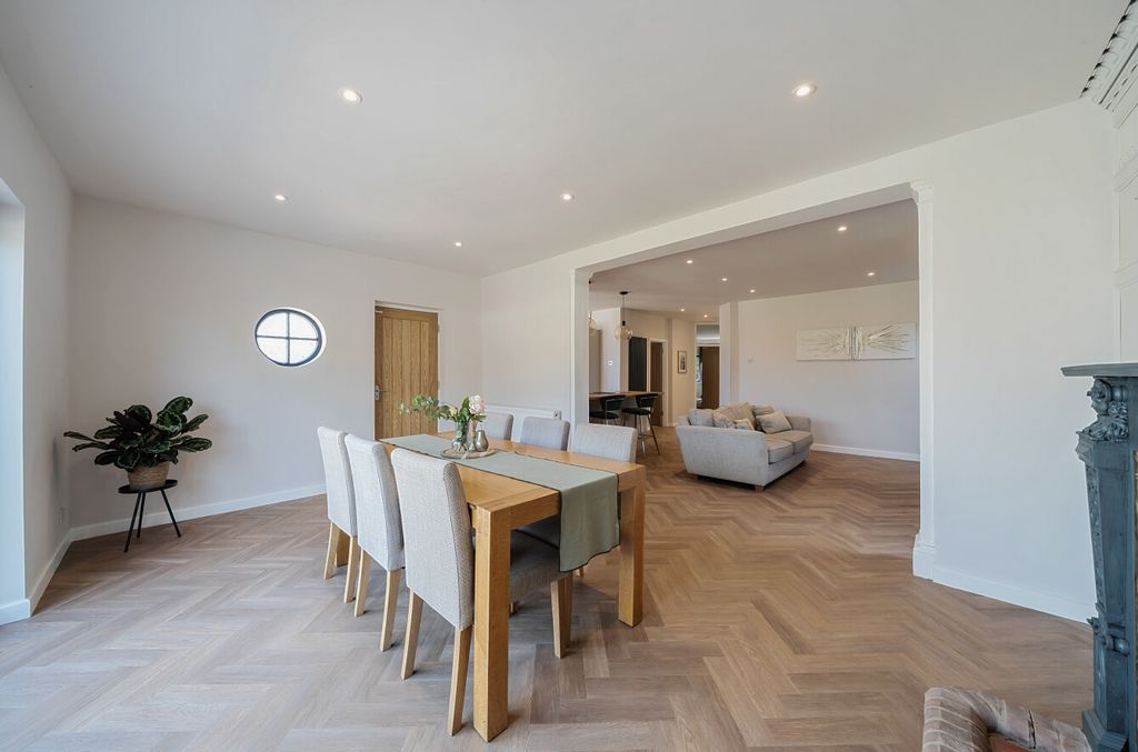 Property photo 3 of 27 1312298-22-6852Bf...