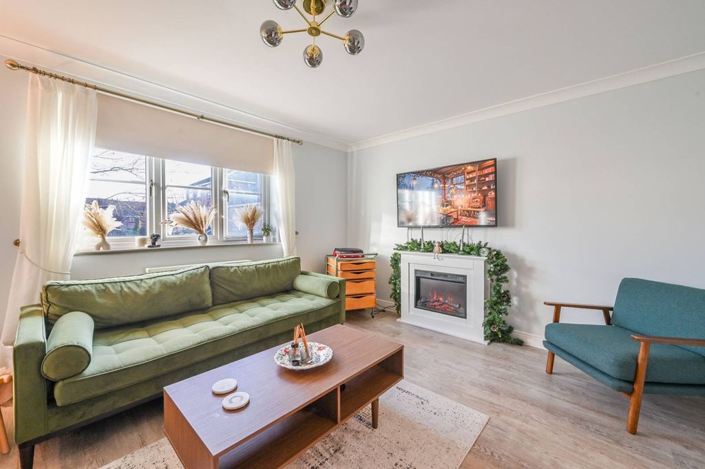 Property photo 1 of 28