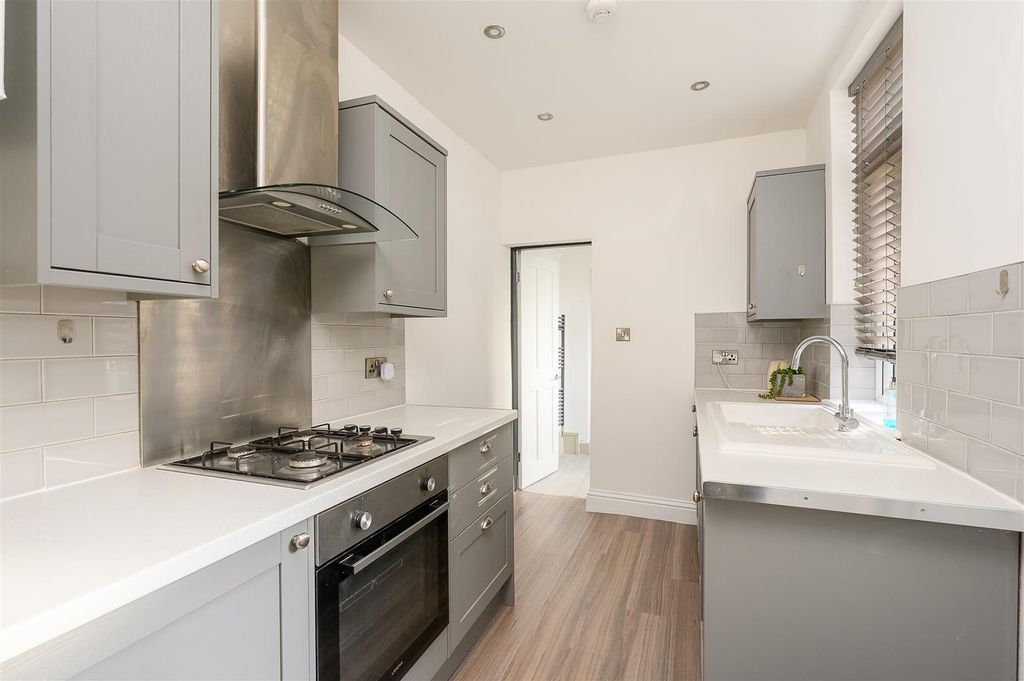 Property photo 2 of 12 Kitchen