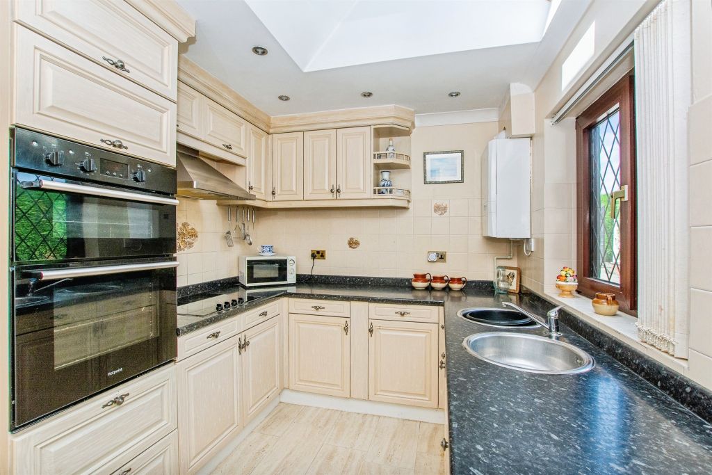 Property photo 2 of 28