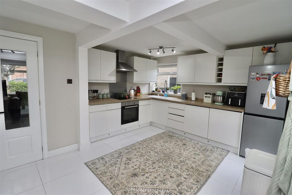 Property photo 3 of 14 Breakfast Kitchen