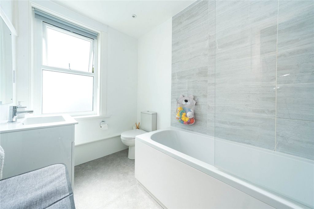 Property photo 3 of 14 Bathroom