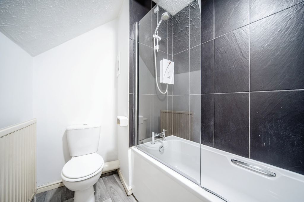 Property photo 3 of 9 105 Sovereigns Quay