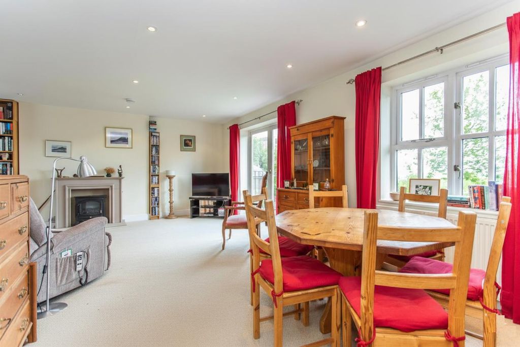 Property photo 3 of 15 Sitting 3.Png