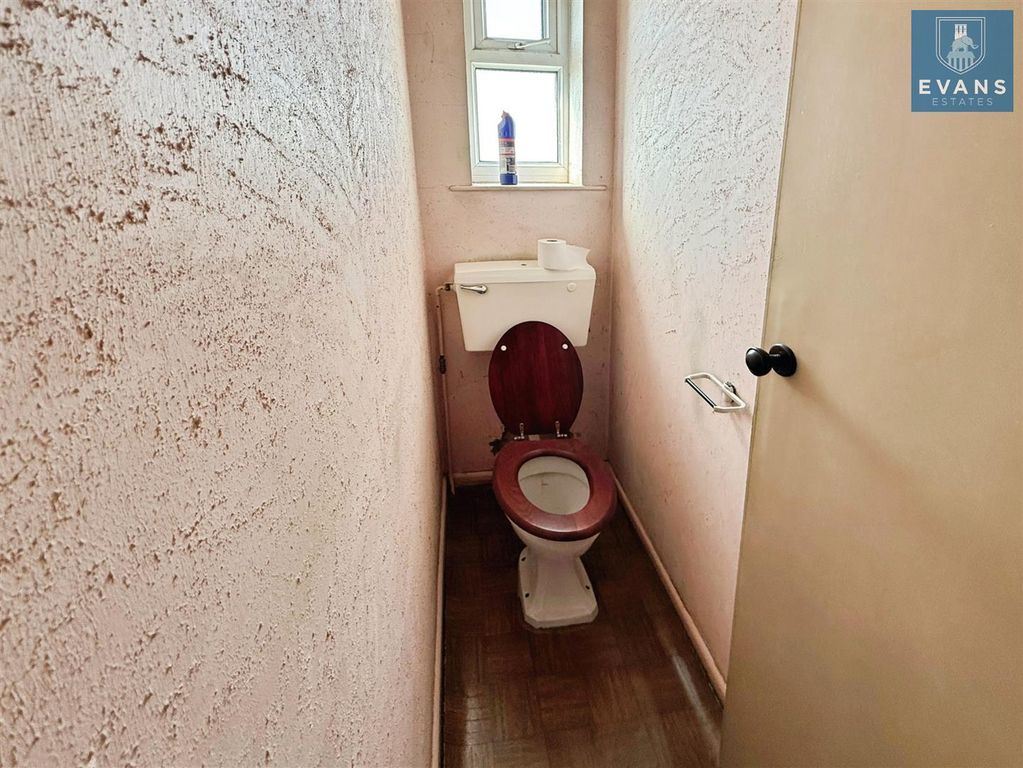 Property photo 3 of 9 WC