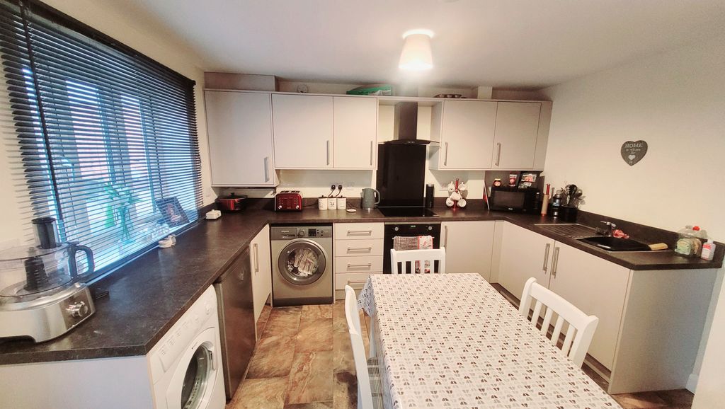 Property photo 3 of 13