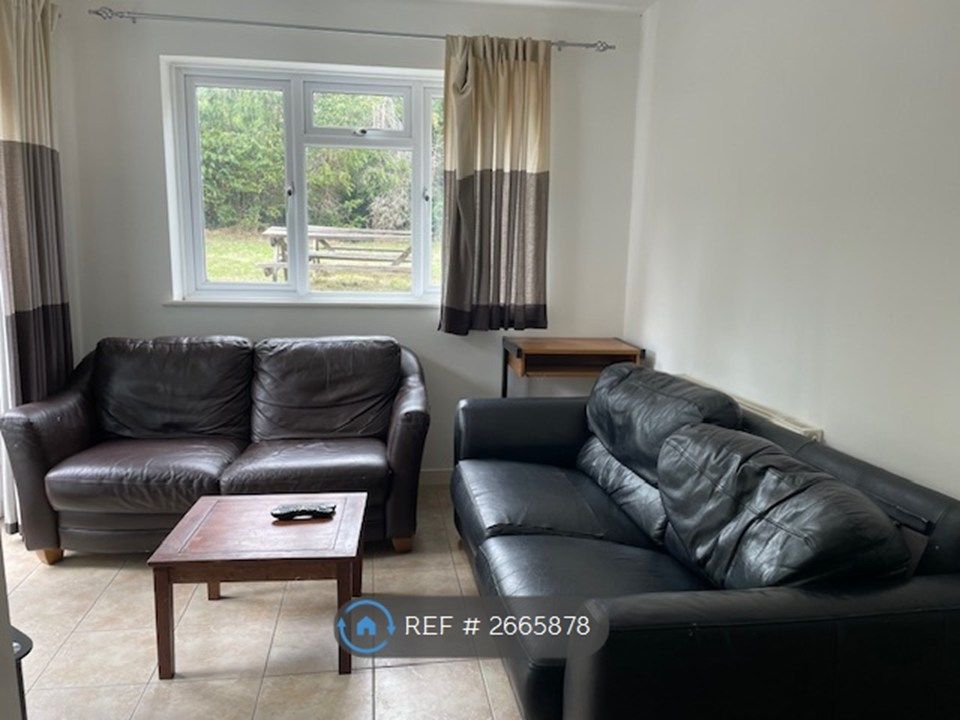 Property photo 3 of 13 Lounge