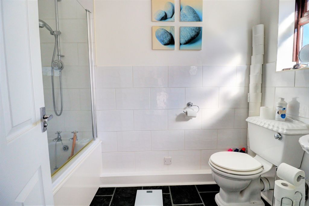 Property photo 2 of 10 Picture No. 11