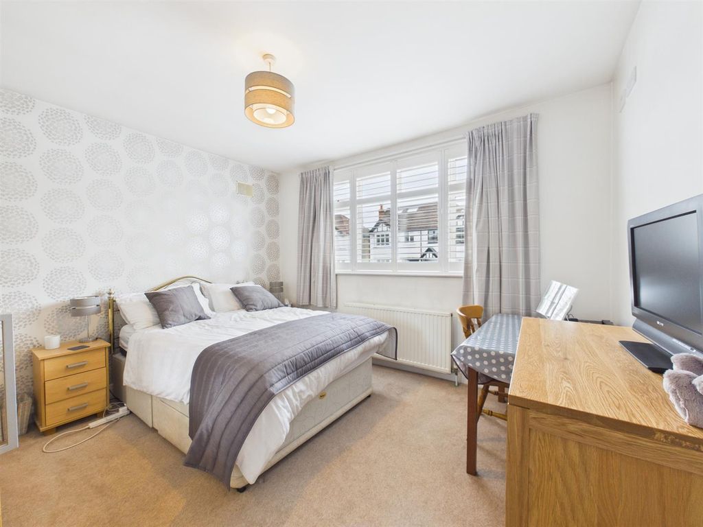 Property photo 3 of 11 Cam05080G0-Pr0338-Still003.Jpg