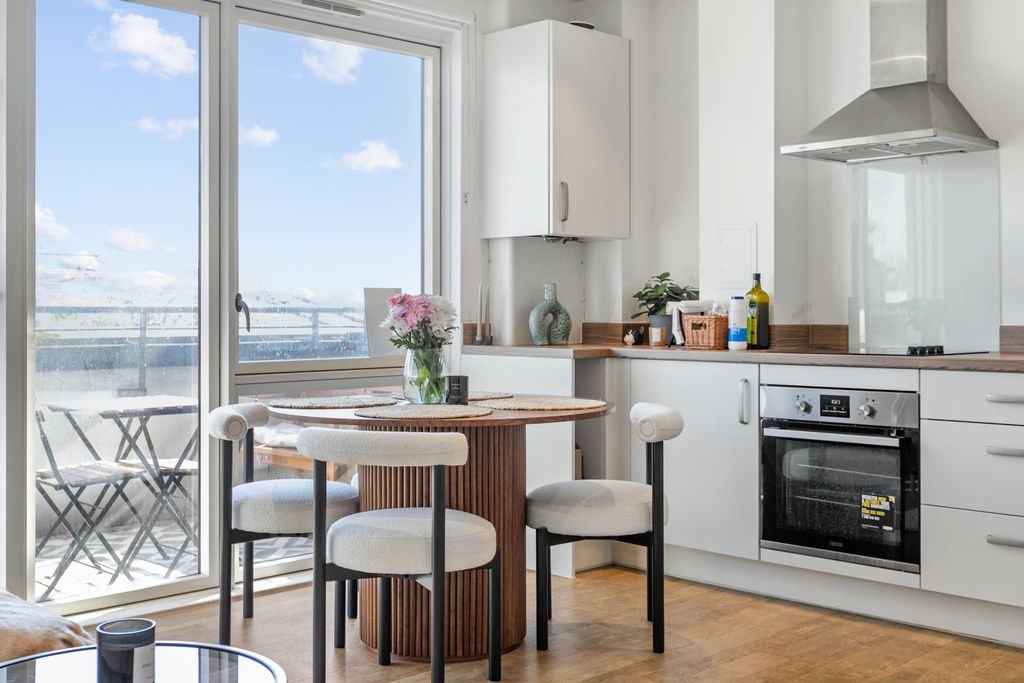 Property photo 2 of 12 Dining Area