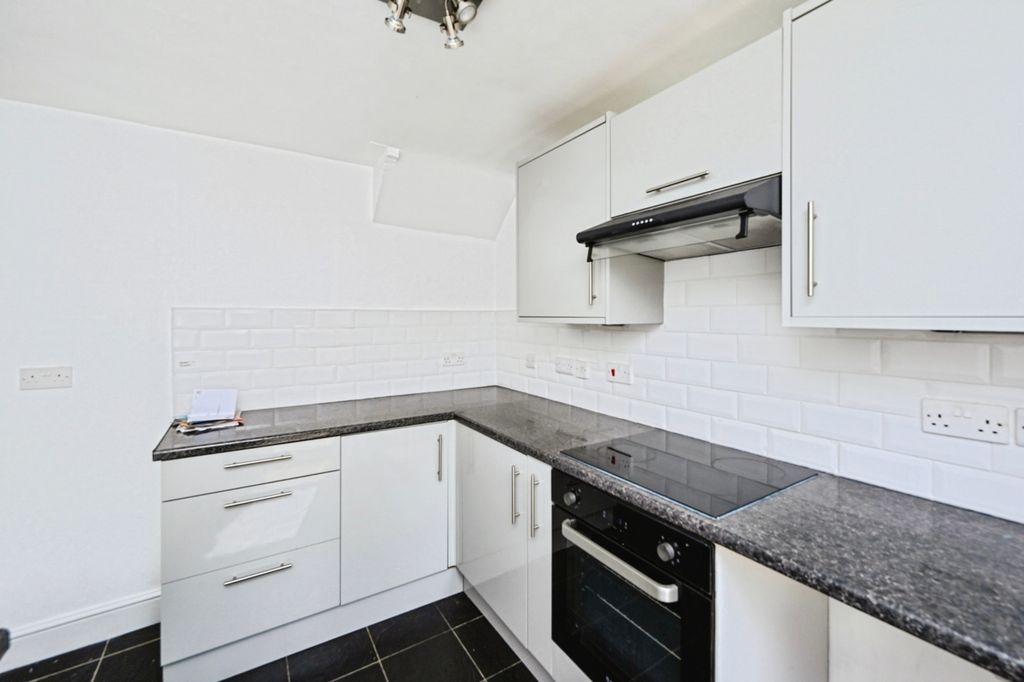 Property photo 3 of 18 Kitchen