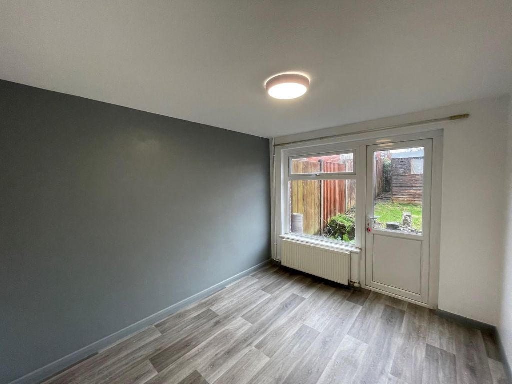 Property photo 2 of 7 38 Penfield - Dinning Room.Jpg