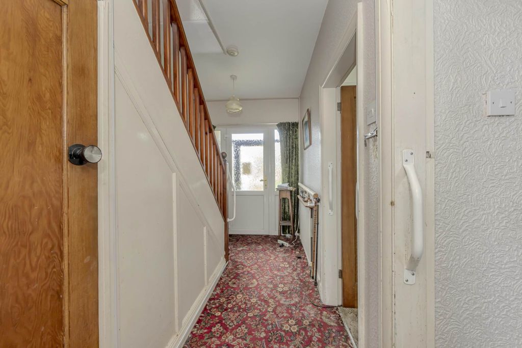 Property photo 2 of 25