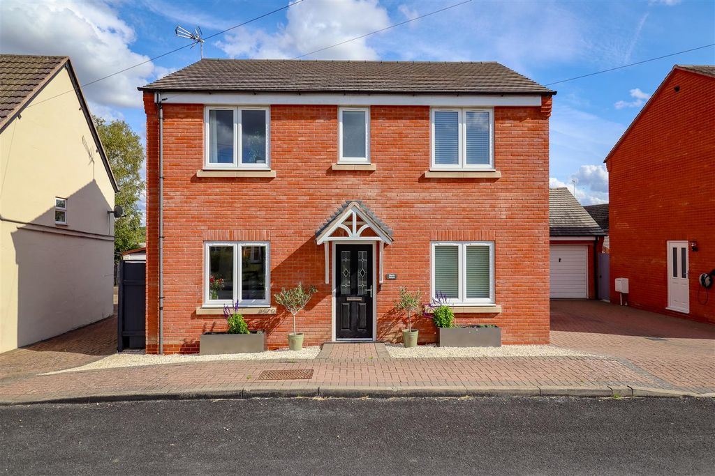 Property photo 1 of 31