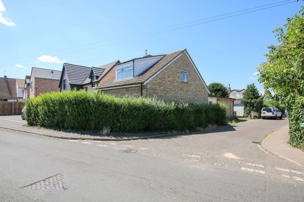 Property photo 2 of 19