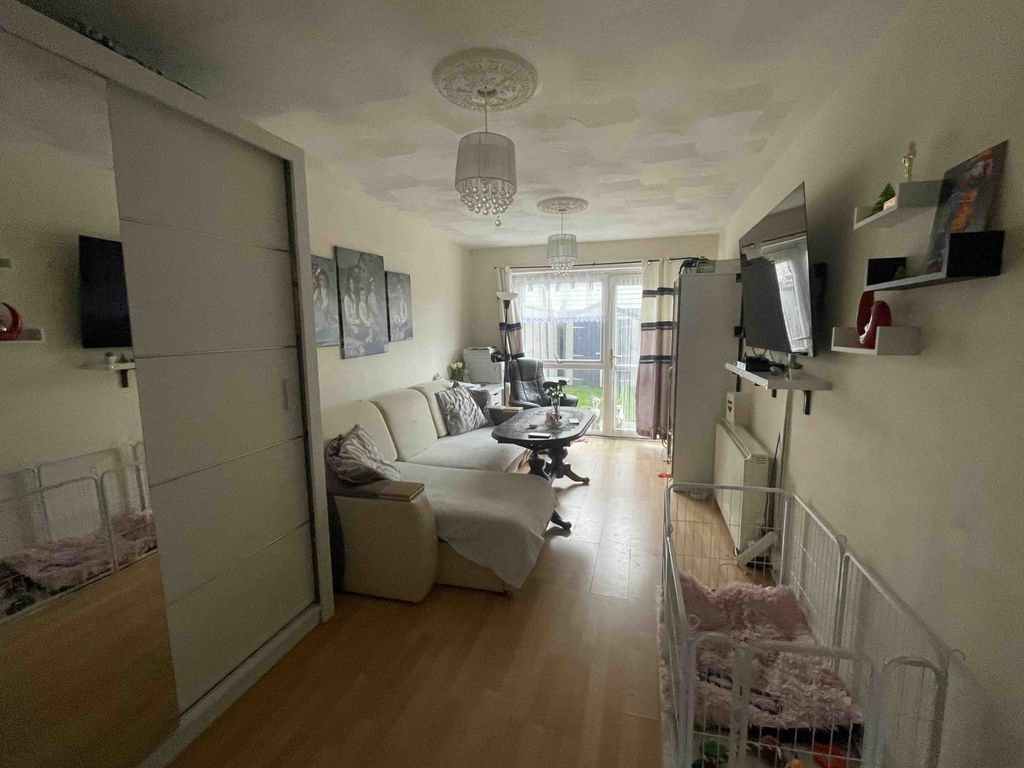 Property photo 3 of 10 Lounge