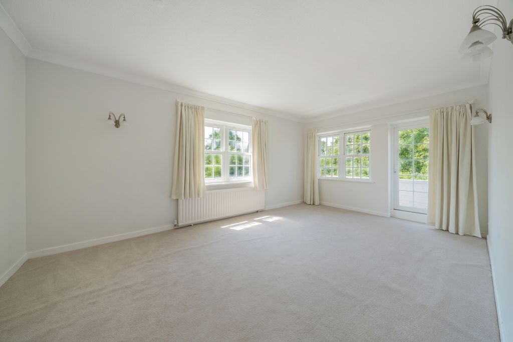 Property photo 2 of 11 Living/Dining Area