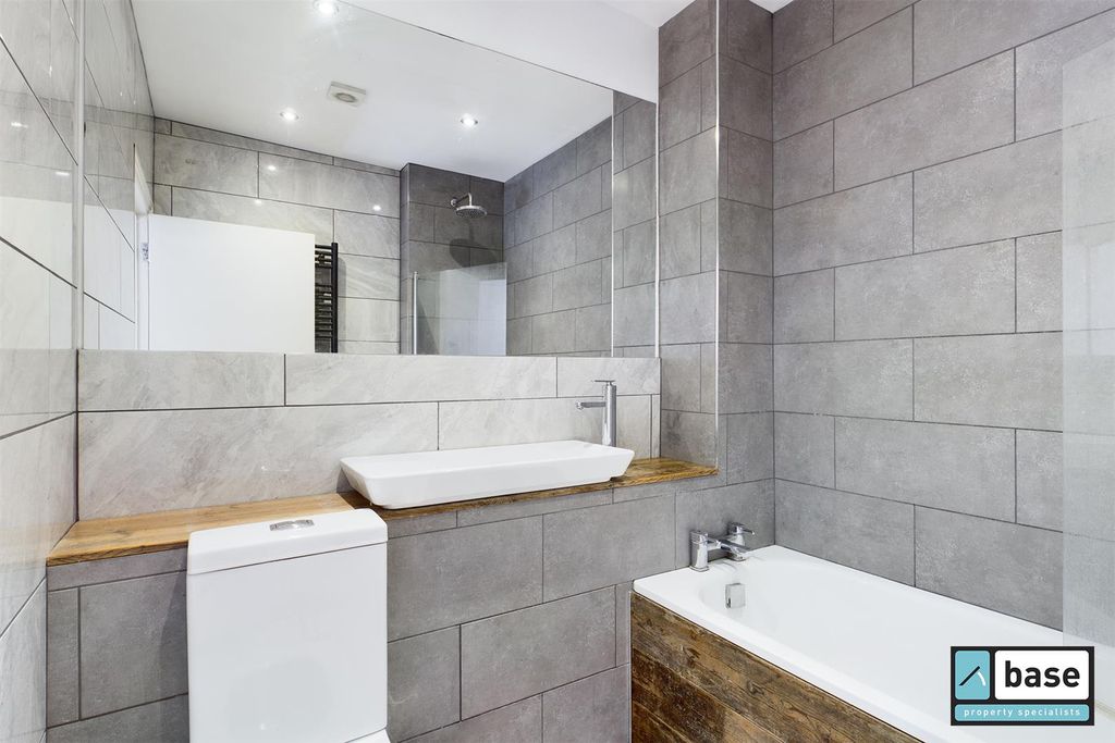 Property photo 3 of 12 Bathroom