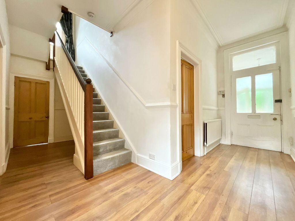 Property photo 3 of 31