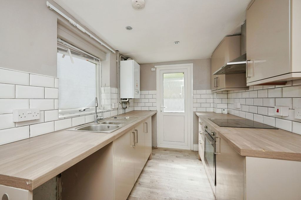 Property photo 3 of 17 Pbox-Img.Jpg