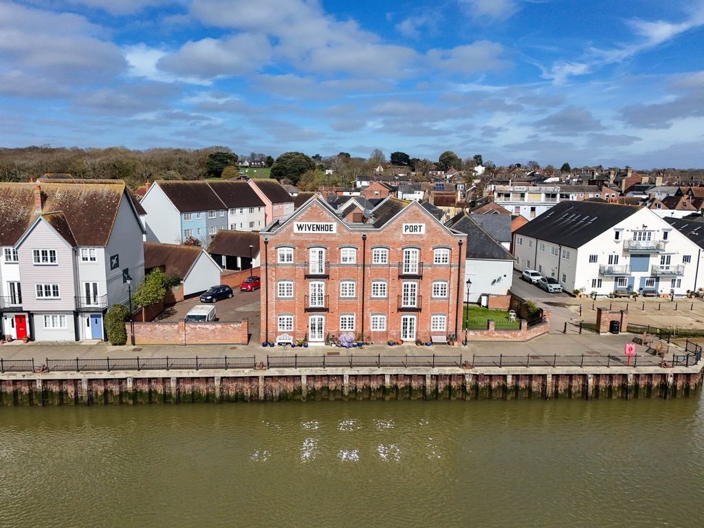 Property photo 2 of 21