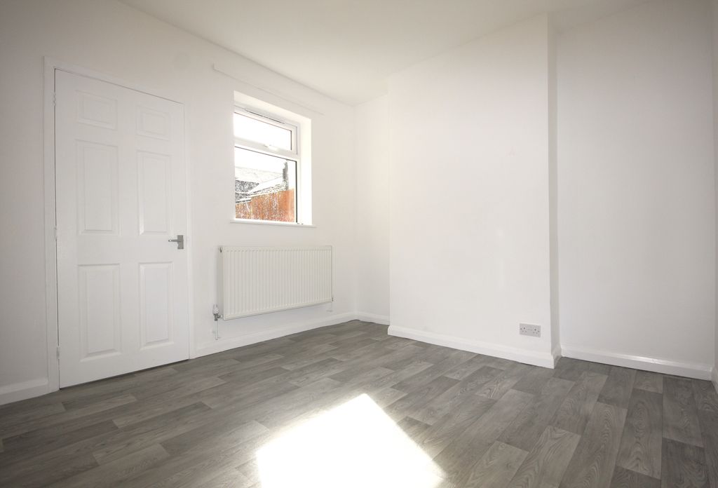 Property photo 3 of 11 Image