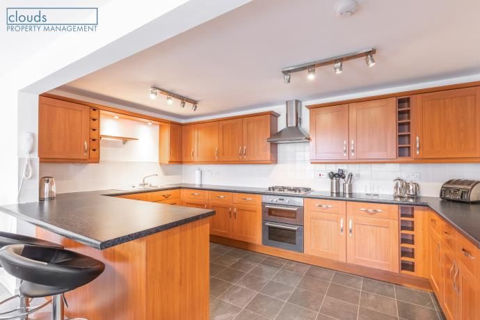 Property photo 3 of 12 Kitchen