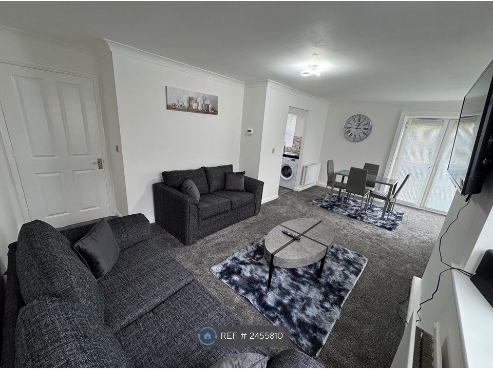Property photo 2 of 19 Living/Dining Room