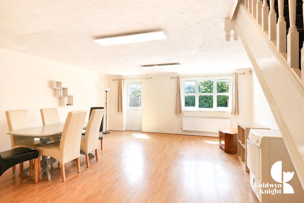 Property photo 2 of 10 Dining Room